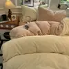 Nuevo juego de ropa de cama de terciopelo de leche de alta densidad, minimalista y sin marca para 2026, de tres o cuatro piezas, que incluye una funda de edredón, para uso doméstico, con un diseño más grueso y amigable con la piel