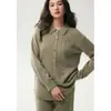 Conjunto de dos piezas: cárdigan de cachemira al 35% con cuello polo y un bolsillo en un lado + pantalones rectos de punto liso con cordón