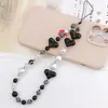 Nueva cadena de cuentas para teléfono móvil blanco y negro amor cordón para teléfono móvil colgante para teléfono móvil cuentas rayadas amor anti-pérdida tendencia portátil