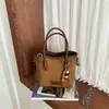 Bolso de mano minimalista transfronterizo, bolso tipo cubo de lujo ligero para mujer, nueva colección otoño 2026, bolso para el día a día, bolso cruzado para mujer