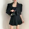 Conjunto de verano coreano ins nuevo estilo francés nicho falda de tirantes plisada + blazer corto ligero para mujer