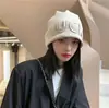 Gorro de Punto para Mujer Otoño e Invierno con Parche de Letras, Gorro Versátil de Estilo Japonés que Hace que la Cara se Vea Más Pequeña, Gorro de Moda