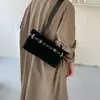 Bolso grande de mujer estilo retro, nuevo modelo de otoño 2026, bolso de hombro de alta gama para el día a día, bolso de axila moderno y versátil