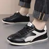 Nuevos zapatos casuales para hombre hechos de cuero de plena flor, versátiles y elegantes, con un diseño clásico tipo "Forrest Gump", ligeros y adecuados para deportes y uso diario.