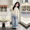 Conjunto de dos piezas para niña 2026, diseño moderno estilo coreano, sudadera de manga larga de imitación de dos piezas y pantalones vaqueros casuales holgados