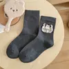 Calcetines lindos de oso hasta la pantorrilla para mujer, otoño e invierno, estilo japonés de dibujos animados, estilo universitario de niña, calcetines largos de algodón de boca ancha