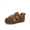 Sapatos de Algodão Espessados com Forro de Lã e Biqueira Reforçada para Mulheres 2025 Inverno Novo Velcro Versátil Pelúcia Sola Grossa Elevação Sapatos Casuais