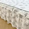 Faldón de cama floral pequeño todo algodón pieza única cubierta de cama de celebridad de internet cubierta de delantal de cama de algodón puro borde de falda conjunto de tres piezas estilo princesa