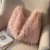 Bolsa de Pelúcia Transfronteiriça Nova Outono 2026 para Mulheres, Bolsa Transversal de Ombro Grande Capacidade da Moda, Bolsa Tote Versátil Fashion