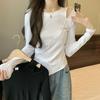 T-shirt de manga comprida slim-fit para mulheres Primavera e Outono 2023 novo design superior em nicho off-the-shoulder cordão inferior camisa desgaste interior