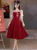 Vestido de noiva elegante para noivas, adequado para noivado, recepção e uso diário, com decote quadrado estilo chinês e opções de tamanho pequeno.