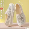 Sandálias brancas de verão vazadas com design perfurado, sapatos de trabalho com solas macias, sapatos casuais de plástico antiderrapantes para enfermeiras e mães