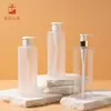 Venta Directa de Fábrica Botella de Champú de 750 ml Transparente Mate Cabezal de Bomba de Presión Botella de Plástico Botella para Gel de Ducha de Baño