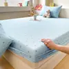 Saia de Cama de Gaze Dupla Camada Super Macia Classe A Peça Única 2026 Nova Cobertura de Cama Protetor de Colchão Conjunto de Três Peças para Dormitório Estudantil 3