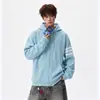Sudadera con capucha de punto gofre estilo americano con tres rayas y bloques de color, creando un look relajado y casual, perfecta para otoño y como atuendo de pareja.