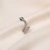 Brincos de personalidade com design de estilo frio e agulha de prata em formato de cobra, brincos de orelha com fecho de diamante integrados e avançados