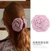Presilha de cabelo artesanal em formato de tubarão, modelo Big Explosions, multicolorida, tridimensional, com rosas, para o verão de 2024. Ideal para mulheres.