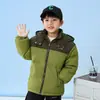 Roupas de Inverno Novas Fora de Temporada para Crianças, Jaquetas de Lã Grossas de Inverno com Capuz Curto para Meninos e Meninas Atacado