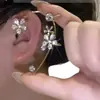 Puños de Oreja de Flor de Circonita de Lujo Ligero Inspirados en Tiktok, Diseño de Nicho con un Toque de Alta Gama, Pendientes sin Perforar, Elegantes Pinzas y Pendientes para Oreja