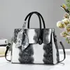 Bolso de Mano Nuevo de Gran Capacidad para Comercio Exterior Transfronterizo, Elegante, de Calidad, con Estampado de Serpiente y Pañuelo de Seda