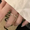 Anillo popular en Xiaohongshu para mujeres, diseño de nicho "luz de luna blanca", versátil para superponer, anillo abierto, anillo para dedo índice estilo ins
