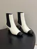 Botas Chelsea de tornozelo genuínas estilo Chanel transfronteiriças para mulheres, botas elásticas com salto alto grosso de bico quadrado em blocos de cor de couro patente C, sapatos femininos de comércio exterior