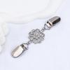 Pinza para chal estilo retro europeo y americano, para suéter, con hebilla de toalla de seda con incrustaciones de diamantes, para mujer, broche antiluz, para cuello, bufanda, accesorios de aleación