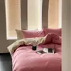 Juego de ropa de cama de algodón 100% de grado A para maternidad e infantil, juego de cuatro piezas de algodón puro con un diseño de dos tonos simple y de alta gama, que incluye funda de edredón, sábana plana y sábana bajera