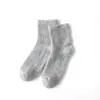 Nuevos calcetines de cachemira de color liso de tubo medio-alto para otoño e invierno, calcetines unisex para el posparto, calcetines gruesos y cálidos para protección contra el frío invernal