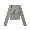Camiseta de terciopelo de manga larga con escote en V profundo estilo Yujie para mujer, nueva camiseta cálida con costuras de encaje y almohadilla para el pecho para otoño e invierno.