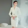 Vestido Blanco Profesional con un Elegante Estilo Femenino, Atuendo de Negocios Nuevo Estilo, Vestido Adelgazante con un Toque de Lujo, Adecuado para Entrevistas de Presentadores y Ropa Formal