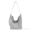 Bolso Cubo de Mezclilla para Mujer Gran Capacidad Bolso para Viajes Cotidianos 2026 Nuevo Estilo Bolso de Hombro Único Cruzado Casual Sensación de Alta Gama Bolso de Axila