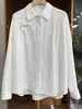 Diseñada con Elementos Florales Tridimensionales, Camisa Blanca para Mujer, Nuevo Estilo Primavera Temprana 2026, Cuello de Solapa, Mangas Largas, Elegante y a la Moda, Camisa para el Trabajo