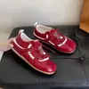Zapatos de entrenamiento versátiles alemanes 2026 verano nuevo versión coreana estilo ballet zapatos individuales plateados deportivos casuales para mujer