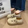 Novas Sandálias Respiráveis de Aumento de Altura para Mulheres da Primavera com Recortes de Gaiola de Porco Estilo Romano Birkenstock Cobertura Total 2026 Sapatos com Solado Grosso Perfurados