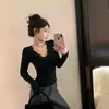 Camiseta base blanca de encaje puro y deslumbrante con cuello en V para mujer, diseño de primavera, manga larga, top ajustado