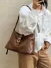Bolsa de Ombro Cruzada de Inverno Estilo Balde Textura 2025 Nova Simples para o Dia a Dia Retro Grande Capacidade Bolsa Tote Feminina