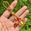 Uma Família de Três Chaveiros de Latão da Sorte com Artesanato Tradicional, Pingente Dourado Areia, Ornamento Feito à Mão, Pequeno Presente