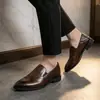 Zapatos casuales de moda más vendidos en transmisión en vivo 2026, número de estilo 261, tallas 38-48, zapatos de vestir de cuero de talla grande