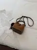 Bolso de mano nuevo de comercio exterior transfronterizo, bolso tipo cubo moderno y elegante para mujer, con un diseño único, adecuado para el trabajo diario, y se puede llevar como bolso de hombro o bolso cruzado