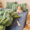 Juego de ropa de cama de cuatro piezas estilo Ins, con bloques de color color sal marina, de terciopelo de leche engrosado para otoño e invierno, que incluye una sábana cálida, una funda de edredón y una sábana bajera ajustable, adecuado para dormitorios de estudiantes