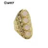 WT-R443 Dentes de Cristal de Ágata Natural Incrustados com Anel de Pedra Preciosa com Suporte Cor Dourada Verdadeira para Deslocamento Preservação de Cor Galvanizado Anel de Banquete