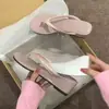 Novas Sandálias de Dedo Plataforma Espessa Retro Aumentadoras de Altura para Mulheres, Sandálias de Salto Cuña Vermelhas com Tira de Dedo para Uso ao Ar Livre