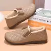 Invierno Nuevo Estilo Zapatos de Tela Old Beijing para Mujer con Plus Terciopelo Engrosados de Algodón Cálidos Zapatos Lenteja Antideslizantes Zapatos para Madre Impermeables Persona Perezosa