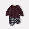 Conjunto de Sudadera Gruesa con Forro de Felpa para Bebé e Infantil Otoño/Invierno 2025 Conjunto de Dos Piezas Cálido con Top y Pantalones a Cuadros Moderno
