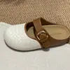 Mules Fechadas com Fivela, Textura Trançada Estilo Retrô Francês, Nova Coleção Primavera 2026, Moda para Uso Externo com Solado Grosso