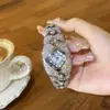 Relógio Feminino de Luxo Leve Nicho Xiaohongshu com Pulseira de Folha Cravejada de Diamantes, Bracelete Totalmente Cravejado de Diamantes de Alta Qualidade, Relógio Quadrado Geométrico a Quartzo
