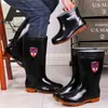 Botas de trabalho de cano alto para homens, com sola grossa, duráveis, galochas de meia-panturrilha, impermeáveis e antiderrapantes, adequadas para canteiros de obras, galochas de inverno masculinas de cano curto