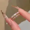 Anillo Abierto de Doble Capa con Circonita y Nácar, Dulce y Elegante, Anillo Versátil para el Dedo Índice con un Toque de Lujo Ligero y Alta Gama