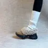 Versão Peluda Sapatos de Algodão Espessos e Quentes com Forro de Lã para Mulheres Retro Bico Redondo Slip-On Sapatinhos de Couro Sapatos Peludos de Solado Grosso Mocassins